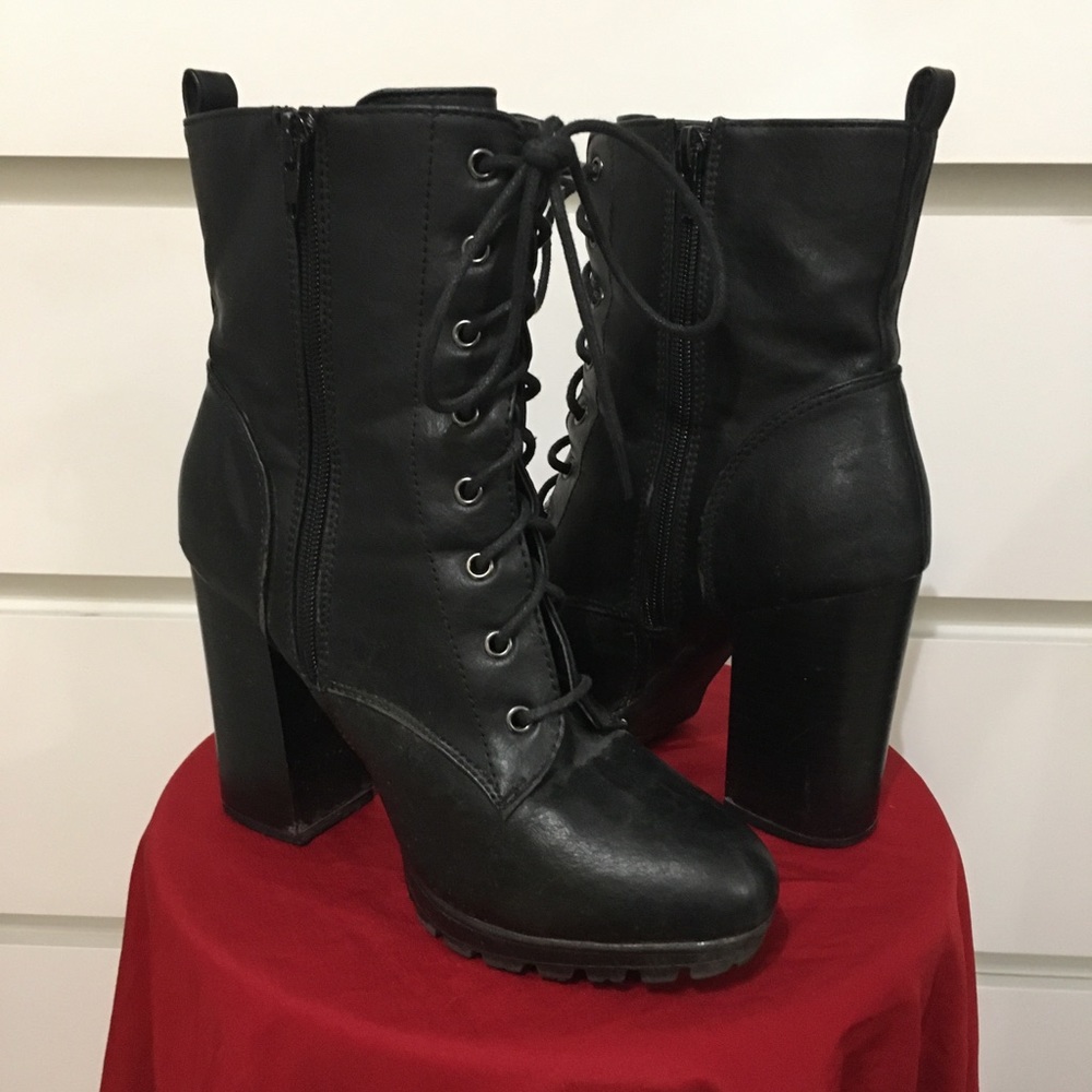 Heeled Black Zipper Boots